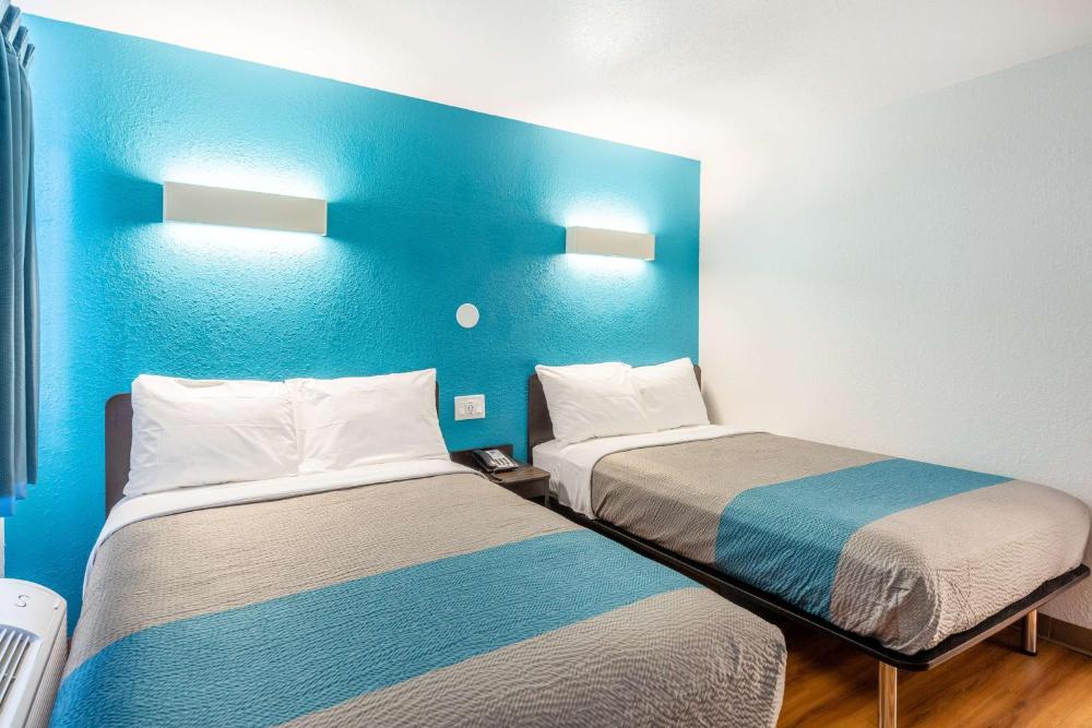 Deluxe Quadruple Room - Non-Smoking interior